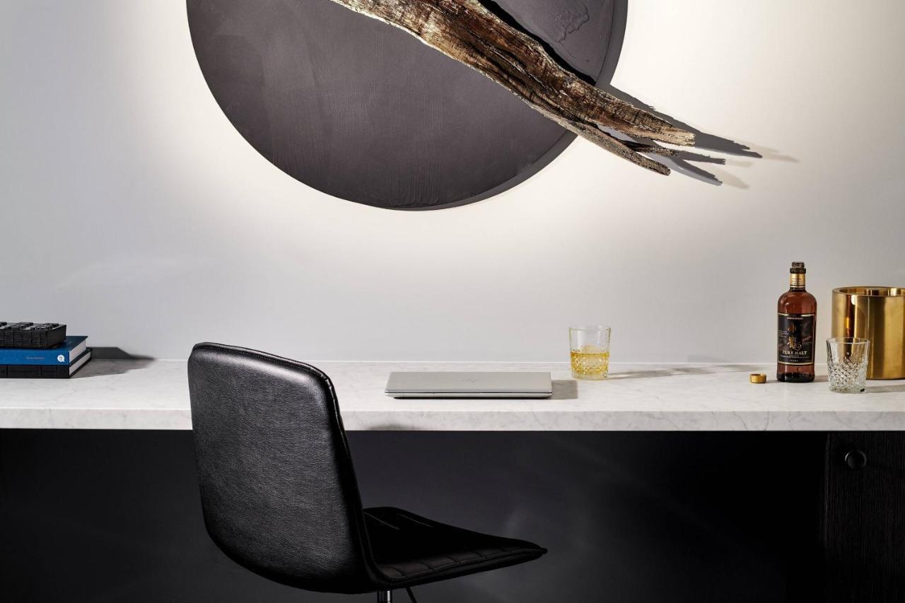 Midnight Hotel, Autograph Collection Camberra Exterior foto The "Moon" pendant light