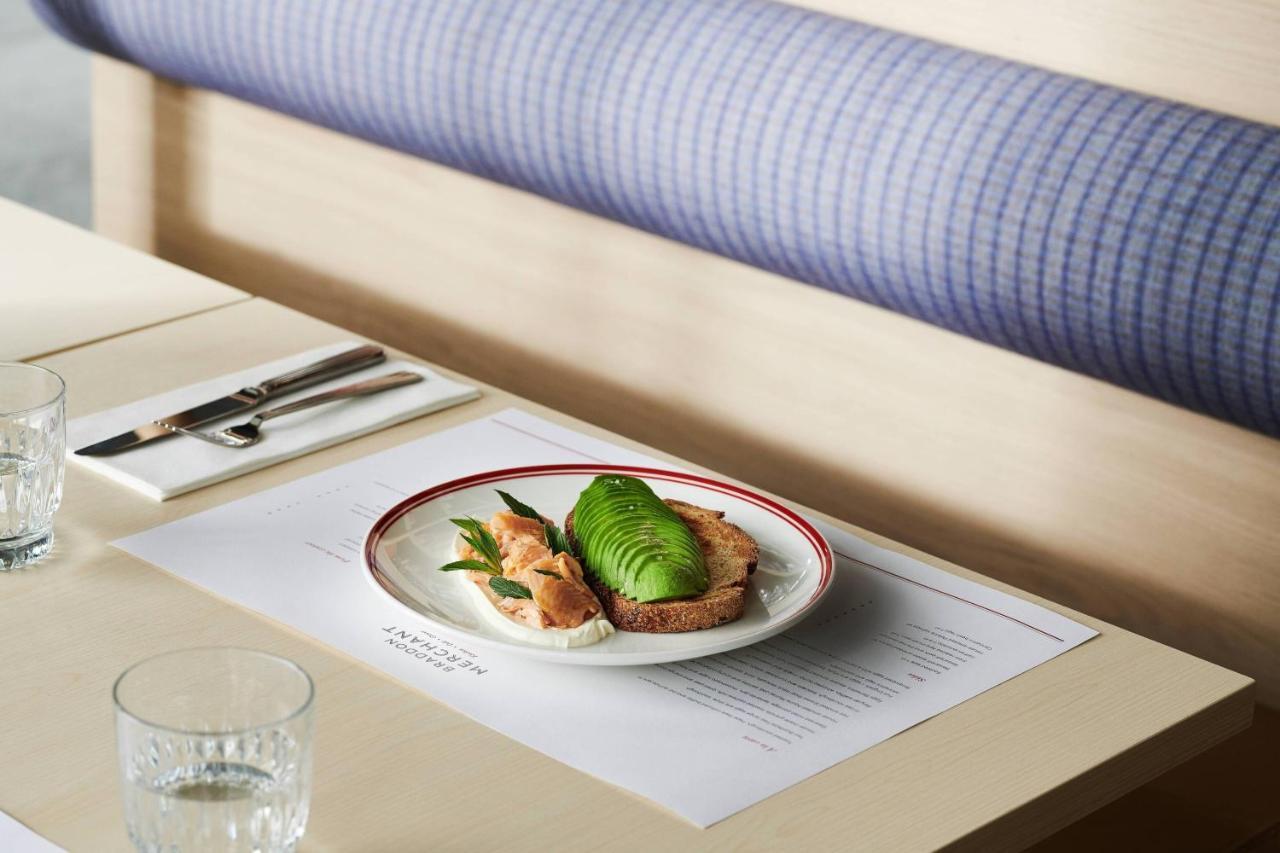 Midnight Hotel, Autograph Collection Camberra Exterior foto Avocado on toast at The Garrison, 2016
